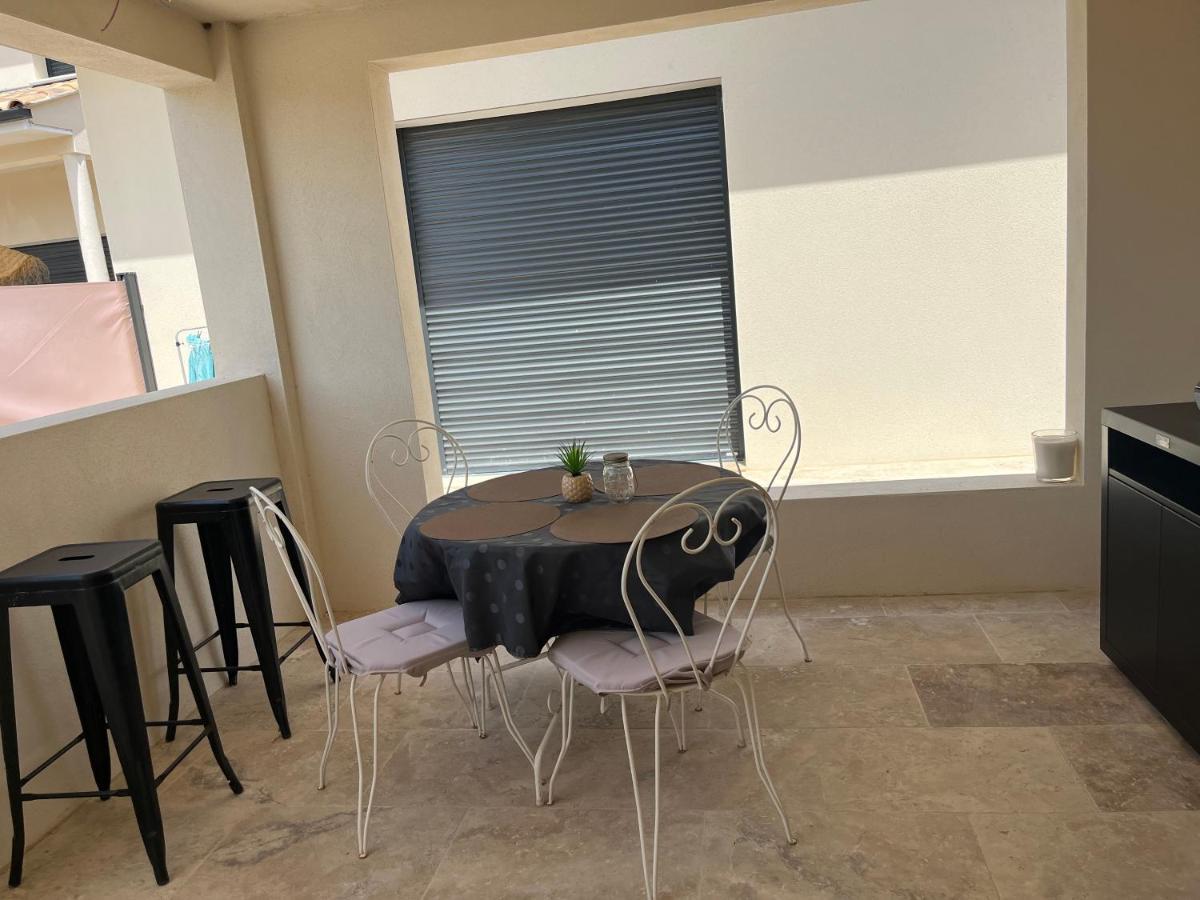 En apparté Arles Extérieur photo